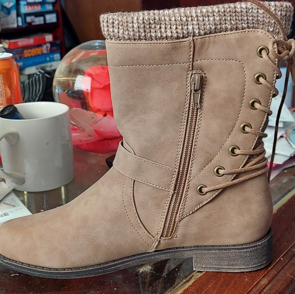 Boots - Picture 3 of 3